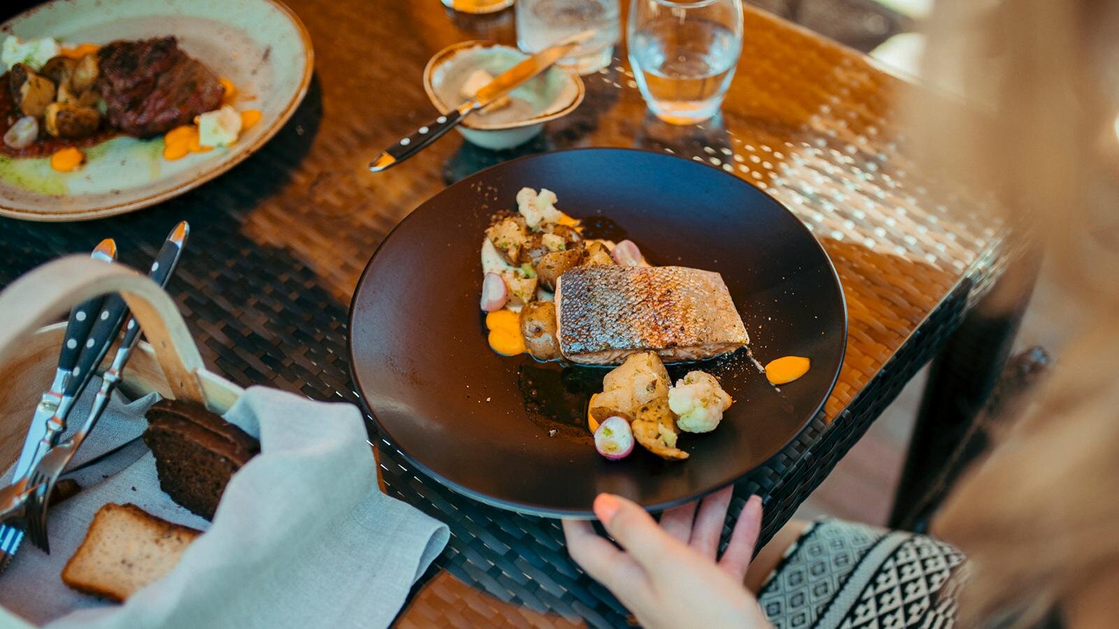 Del aeropuerto al centro de Tallin en Estonia 4 Disfrutando de la gastronomía estonia