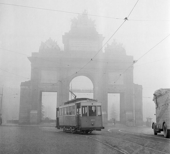 Rojo en La Vuelta al Mundo: un viaje fascinante 2 El rojo en el transporte madrileño