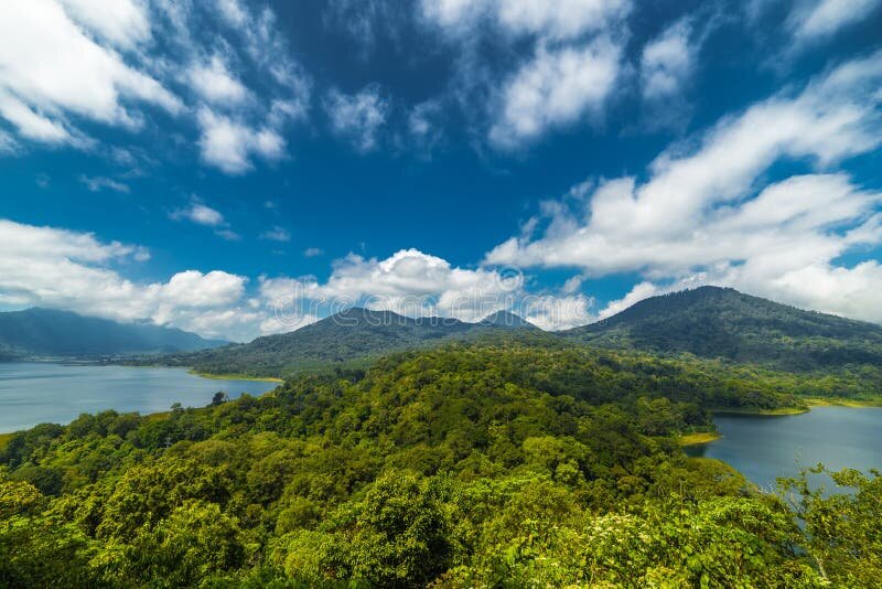 En coche con conductor en Bali: Ulun Danu Bratan 5 Mirador de los lagos Buyan y Tamblingan