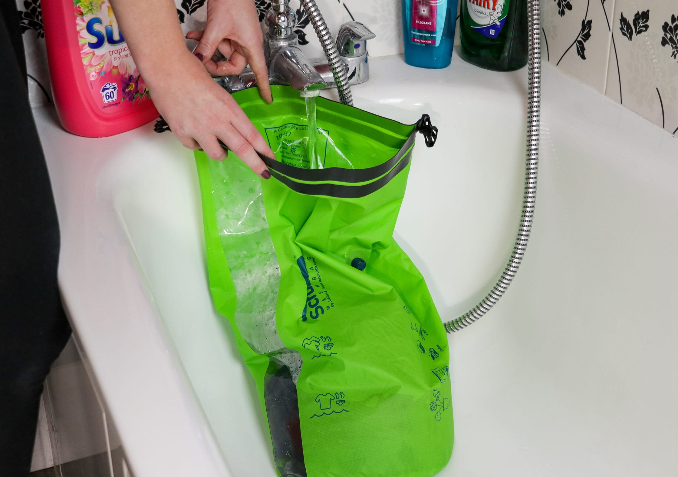 19 regalos útiles para un viajero 3 Scrubba Wash Bag: Lavadora de viaje