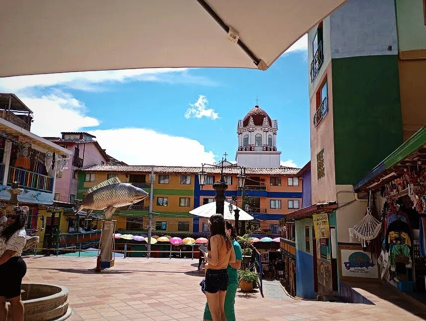 Guatapé: Consejos básicos para saber cómo llegar, qué hacer y cómo tener la mejor aventura. 8 Vida nocturna en Guatapé